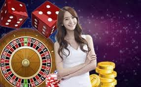 Antarmuka aplikasi mobile agen108 menampilkan menu taruhan bola dan kasino langsung